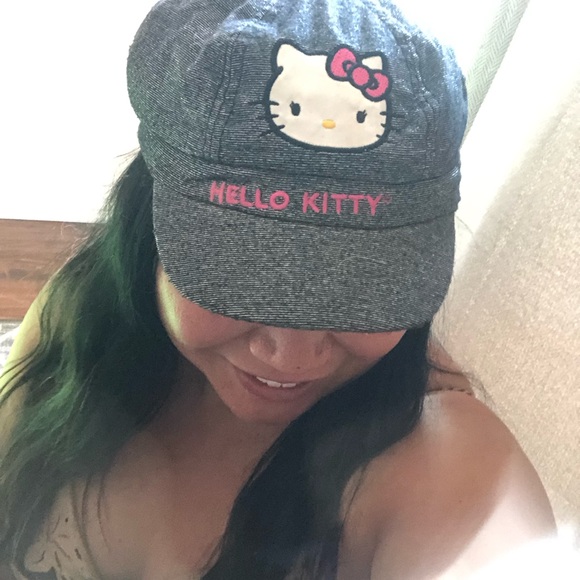 Hello Kitty hat - Picture 5 of 9
